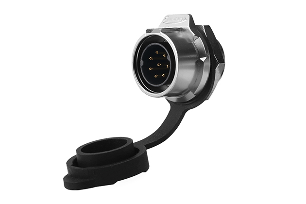 8芯单孔公插座金属